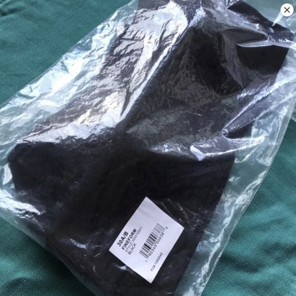 NWT 30A/B Brooks FineForm Sports Bra in Black - Picture 14 of 14